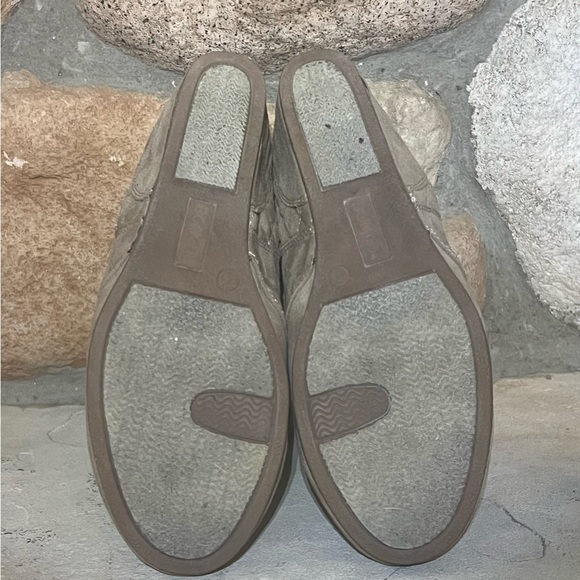 Bongo size 7 women’s faux suede wedge booties - Picture 2 of 3